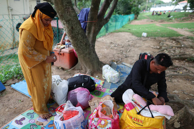 Malaysia detains over 100 Rohingya refugees seeking shelter at UNHCR-02